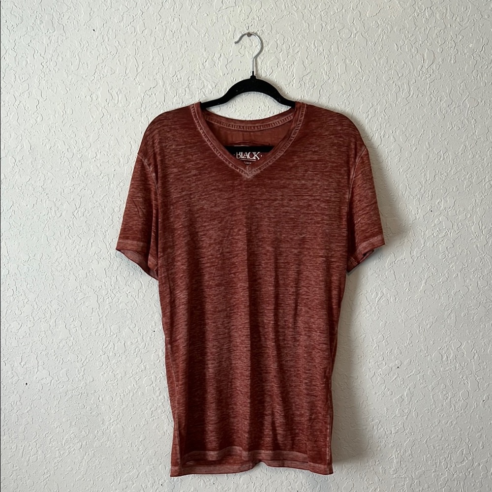 Buckle Black Rust V-Neck T-Shirt
